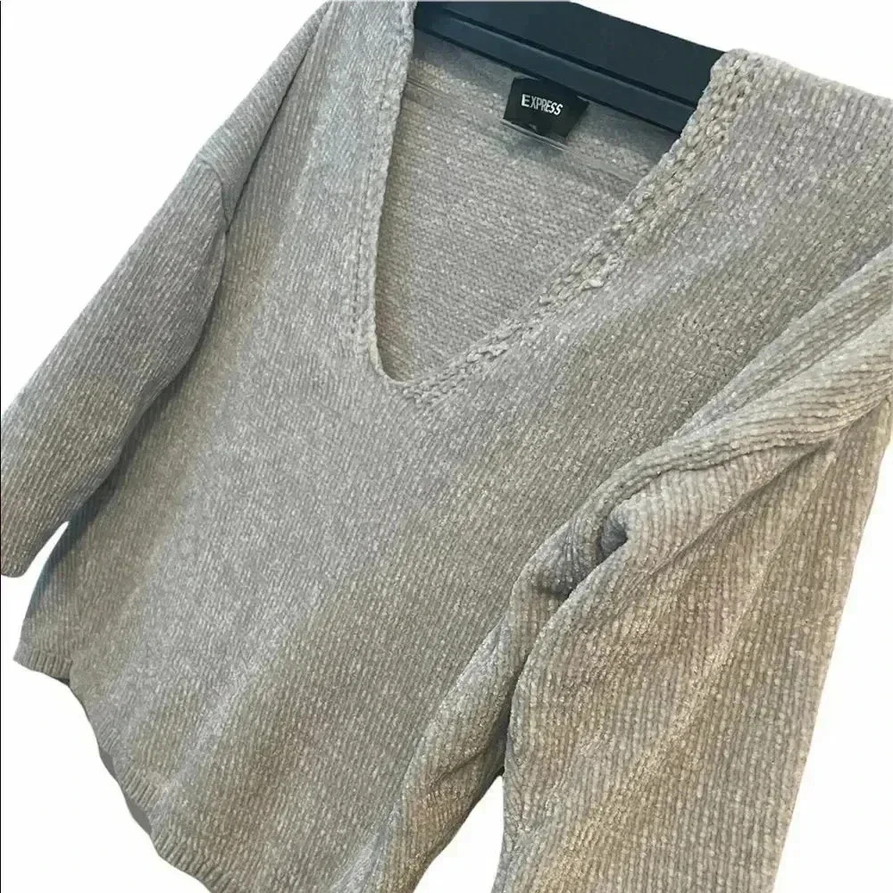 Express grey ribbed knit v-neck sweater size XS